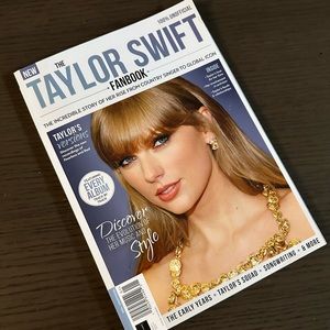 The Taylor Swift Fanbook - EXTREMELY RARE